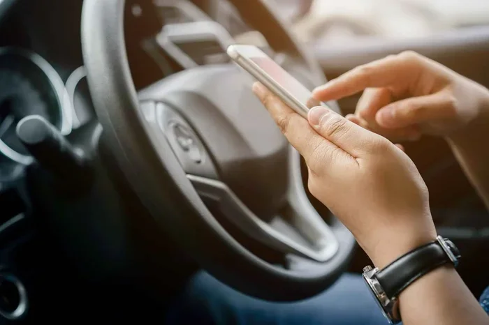 How Do I Set Up Auto Text When Driving Without Distraction